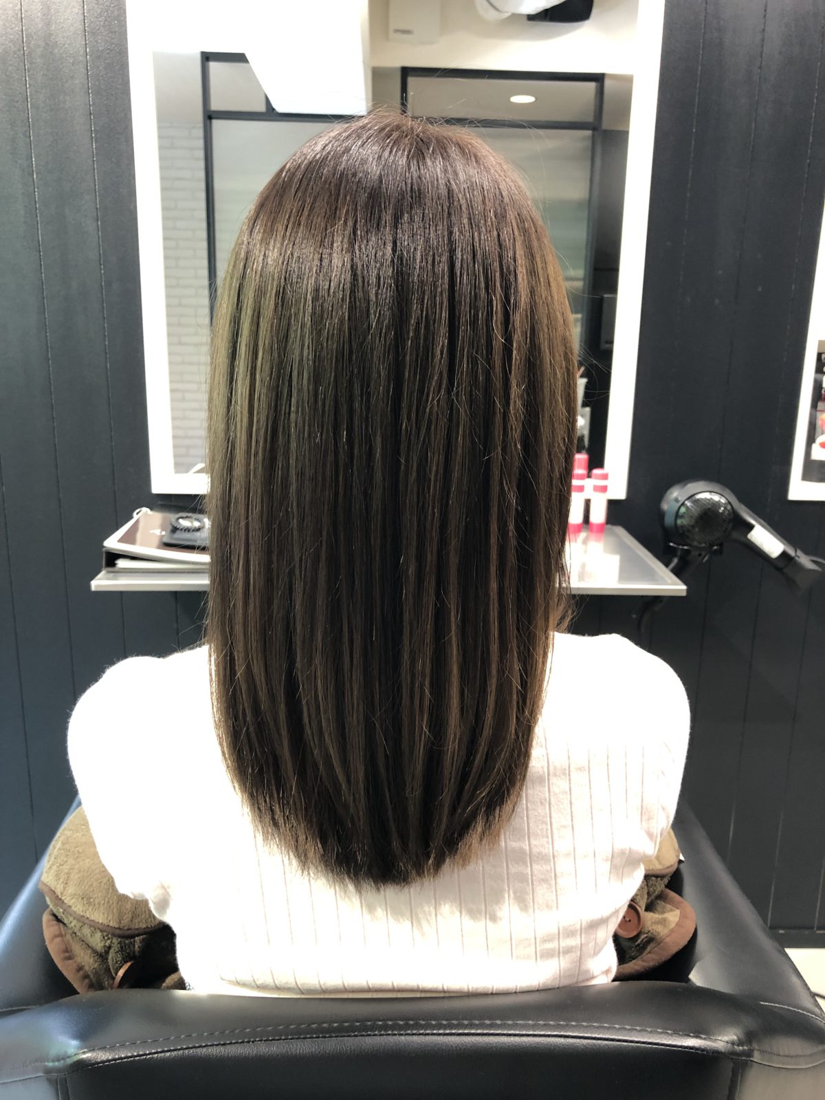 スロウカラーのオリーブアッシュ