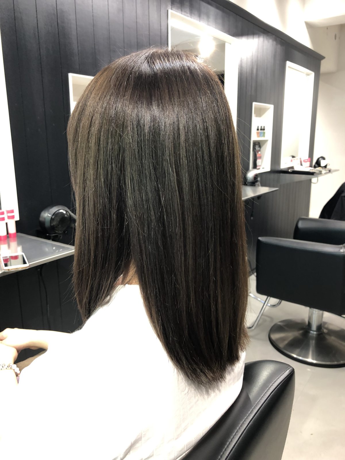 スロウカラーのオリーブアッシュ