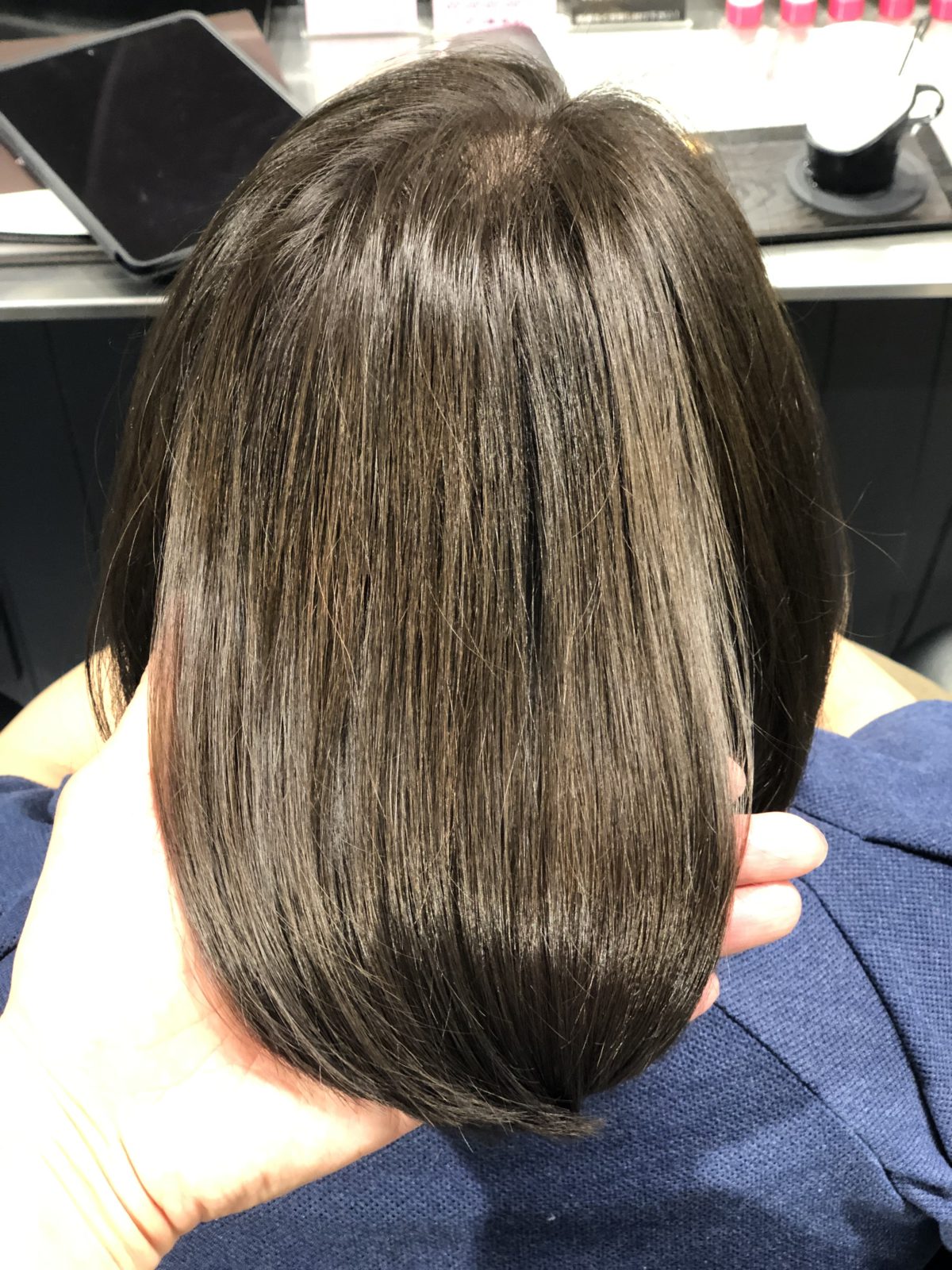 スロウカラーのミルクティーアッシュ