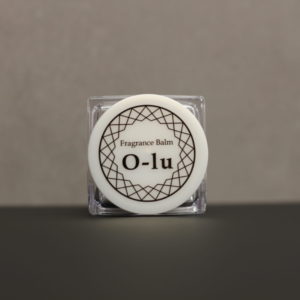 【新発想で爆発的な人気】髪に使える練り香水ケアバーム★香るヘアケア♪